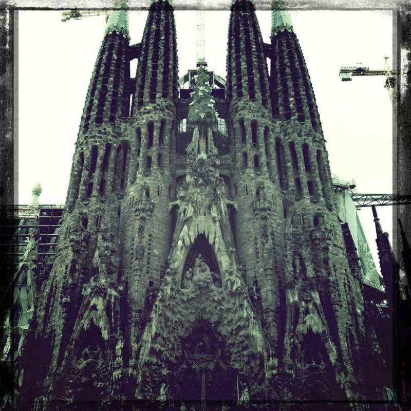 sagrada familia construction.jpg